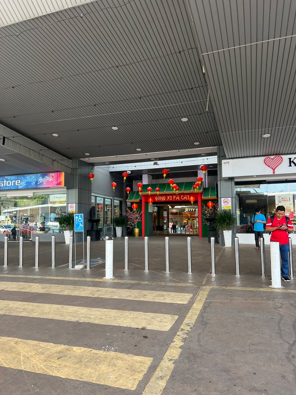 Kereta sewa Jeti Kuah Langkawi entrance pickup point.